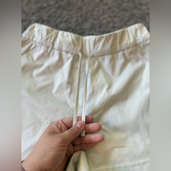 Women’s Lululemon Cinchable Waist High-Rise Woven Short 3.5" Sundance Size XS - Picture 4 of 15